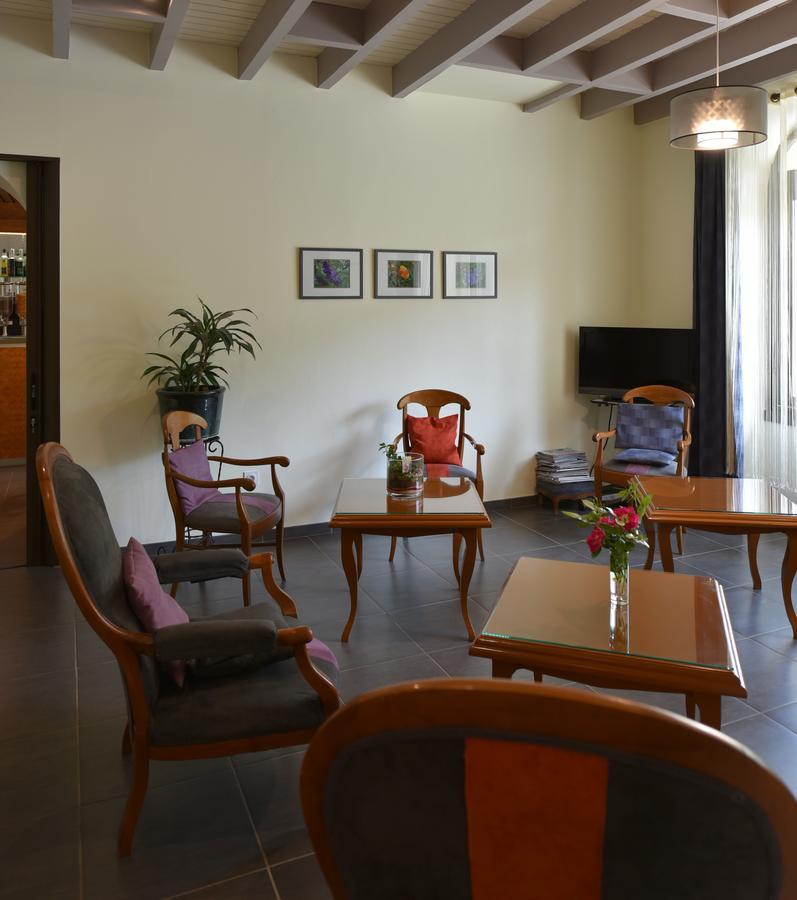 Hotel Et Appartements Les Platanes Thueyts Exterior photo