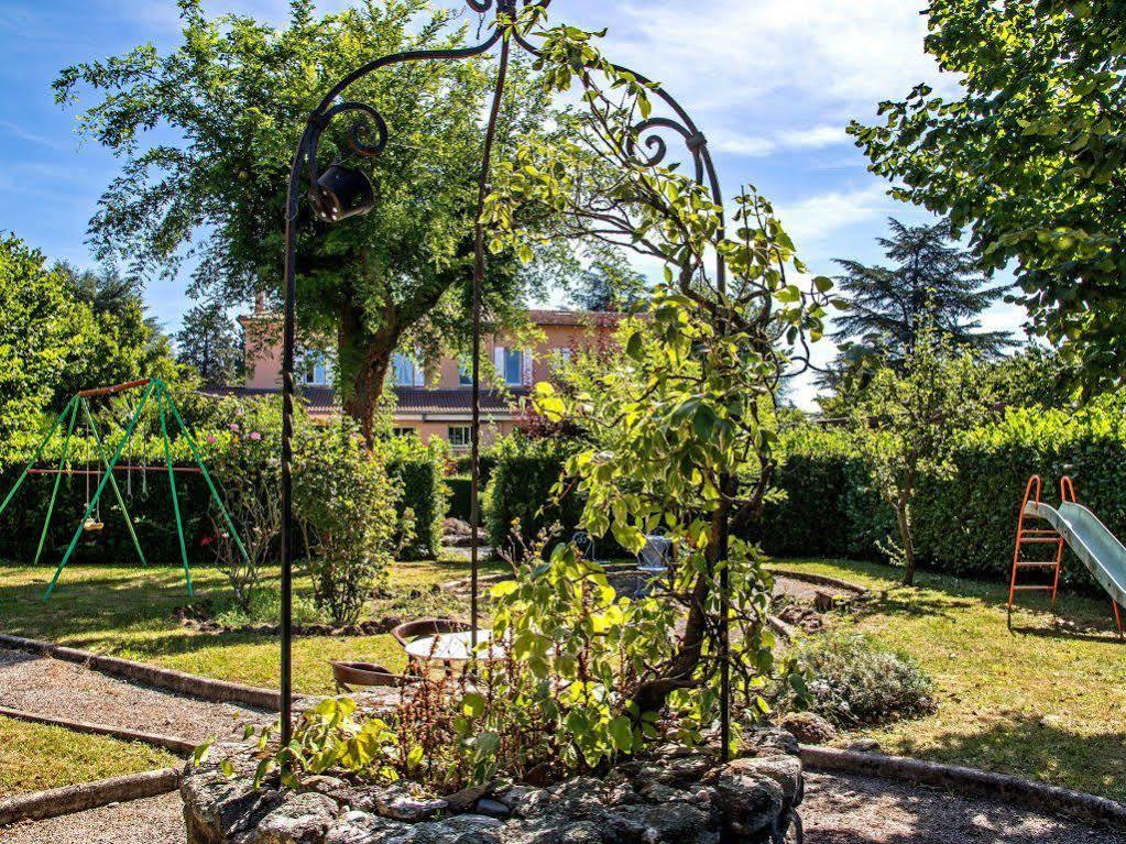 Hotel Et Appartements Les Platanes Thueyts Exterior photo